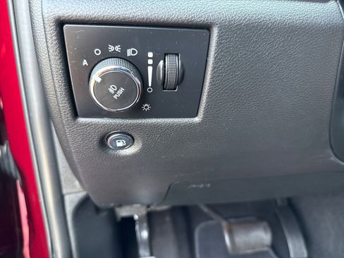 Used 2019 Jeep Grand Cherokee Laredo AWD/4WD image 25