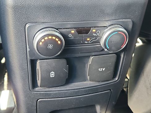 Certified 2022 Ford Explorer XLT w/ Equipment Group 202A image 11