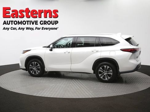 Used 2021 Toyota Highlander XLE AWD/4WD image 63