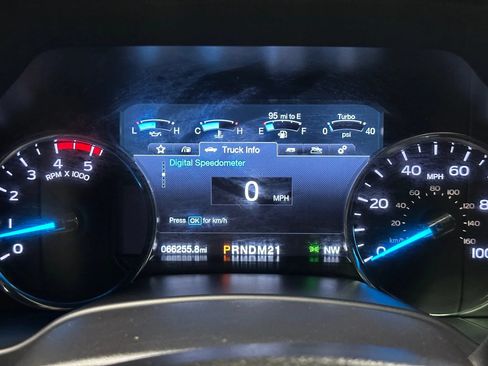 Used 2017 Ford F450 Lariat w/ Lariat Ultimate Package AWD/4WD image 28