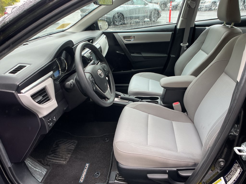 Used 2016 Toyota Corolla LE FWD image 9