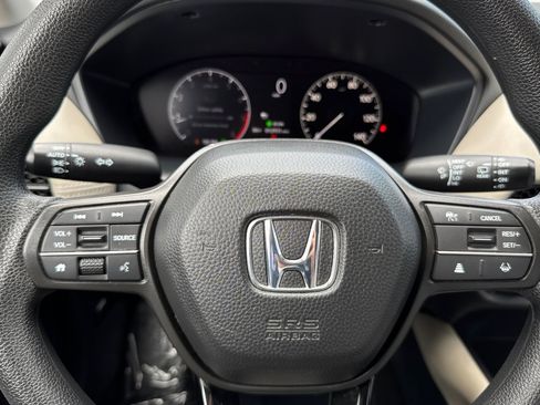 Used 2025 Honda HR-V LX image 11