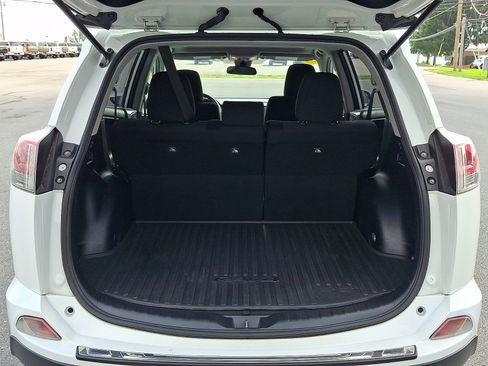 Used 2018 Toyota RAV4 XLE w/ Plus Extra Value Package AWD/4WD image 30