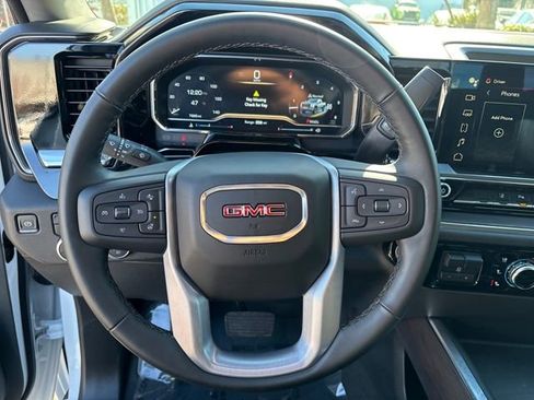 Used 2024 GMC Sierra 2500 SLT w/ SLT Premium Package image 17