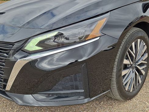 Used 2025 Nissan Altima 2.5 SV image 9