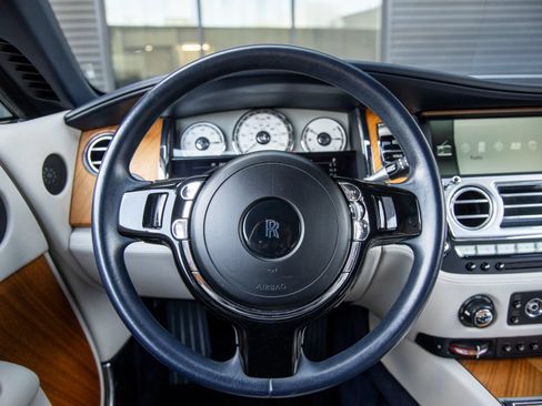 Used 2016 Rolls-Royce Dawn RWD image 33