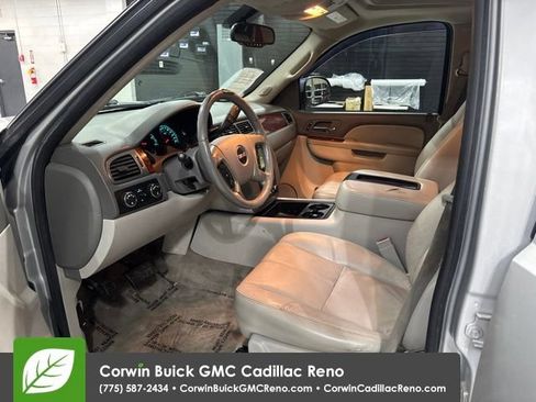 Used 2010 GMC Yukon XL SLT AWD/4WD image 11