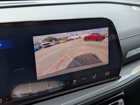 New 2026 Chevrolet Traverse LT w/ Sun and Wheel Package FWD image 23