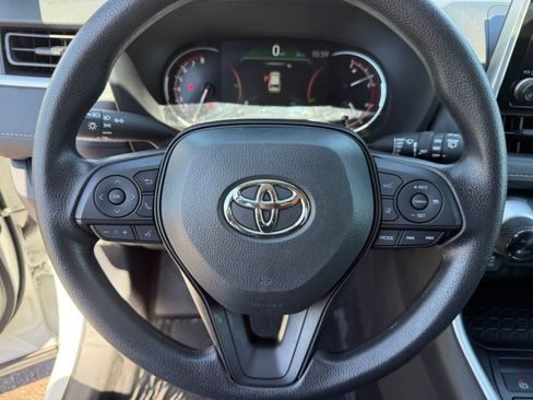 Used 2025 Toyota RAV4 XLE AWD/4WD image 15