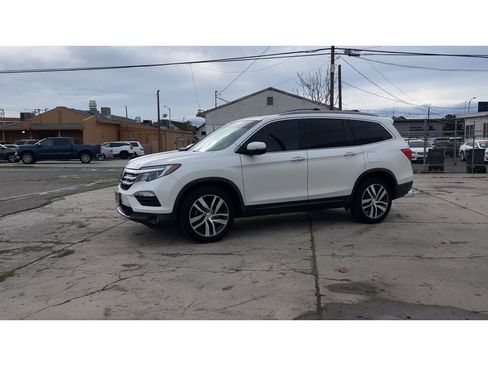 Used 2018 Honda Pilot Touring image 7