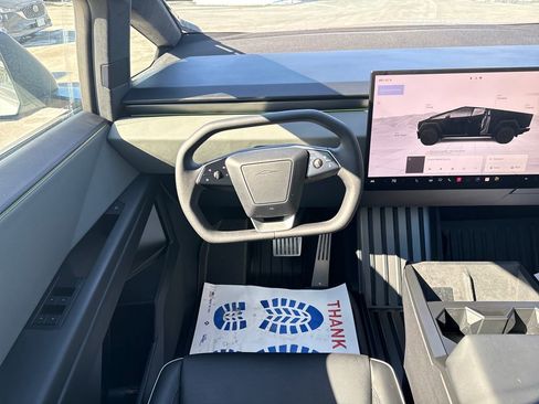Used 2024 Tesla Cybertruck AWD Crew Cab image 15