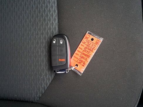 Used 2023 Jeep Compass Sport image 31