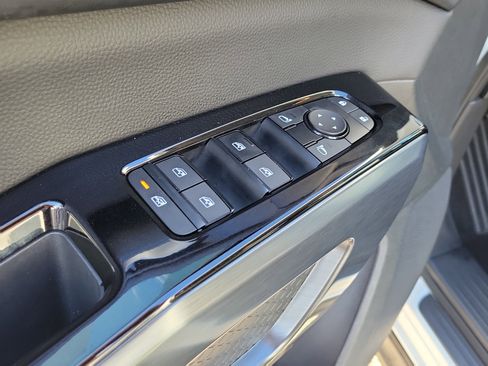 Certified 2024 Nissan Pathfinder SL w/ SL Premium Package FWD image 18