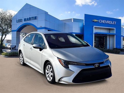 Used 2024 Toyota Corolla LE image 3