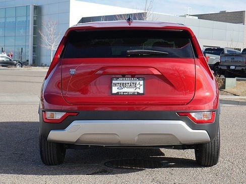 Used 2024 Kia Niro LX image 4