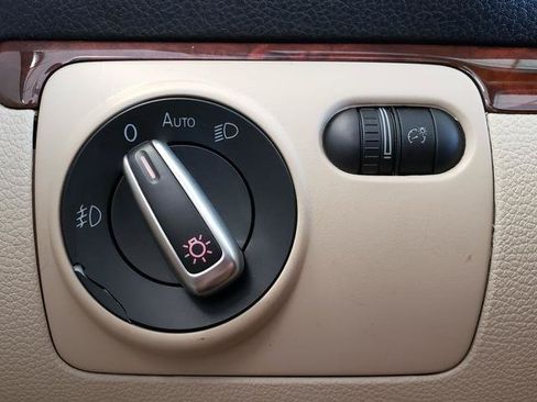 Used 2012 Volkswagen Eos Lux FWD image 16
