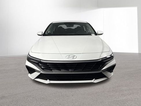 Used 2025 Hyundai Elantra Hybrid FWD image 16