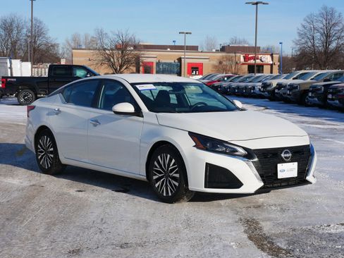 Used 2023 Nissan Altima 2.5 SV image 9