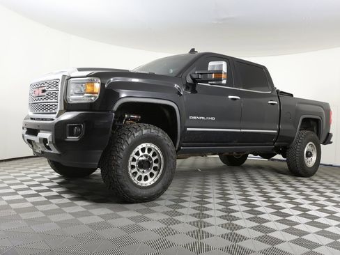 Used 2019 GMC Sierra 2500 Denali w/ Duramax Plus Package image 1