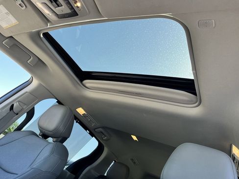 Used 2024 Toyota Sienna Limited FWD image 22