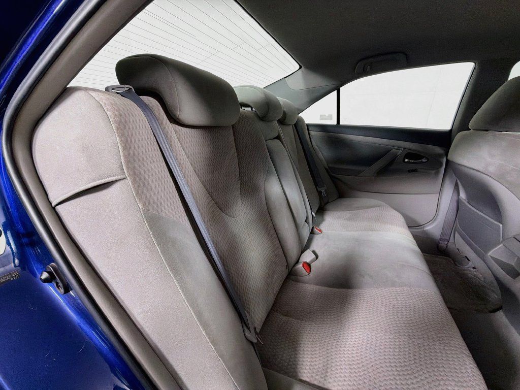 Used 2010 Toyota Camry LE FWD image 22