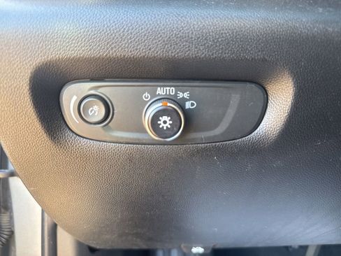 Used 2023 Chevrolet Traverse Premier AWD/4WD image 21