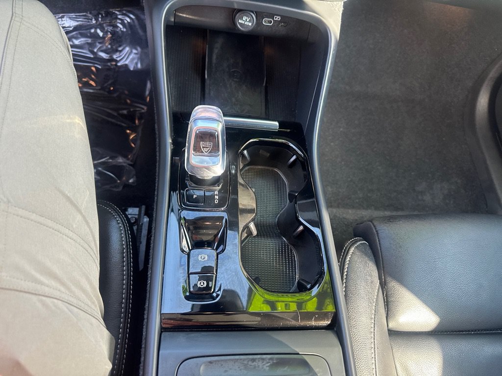 Used 2023 Volvo XC40 B4 Ultimate FWD image 15