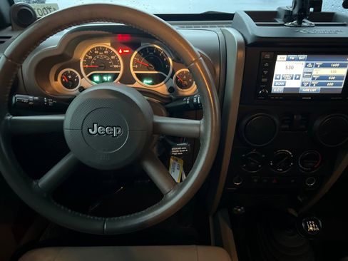 Used 2010 Jeep Wrangler Rubicon w/ PWR Convenience Group image 14