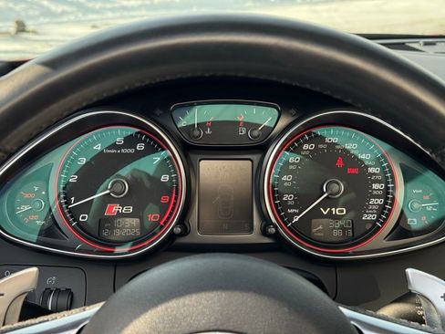 Used 2014 Audi R8 V10 w/ Full Leather Package image 70