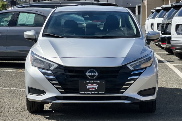 Used 2025 Nissan Versa SV FWD image 11