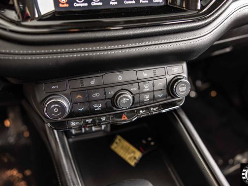 Used 2021 Dodge Durango SXT AWD/4WD image 16