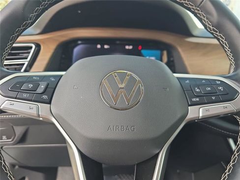 Used 2025 Volkswagen Atlas SE FWD image 25