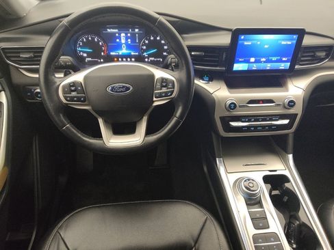 Used 2020 Ford Explorer XLT w/ Equipment Group 202A image 22