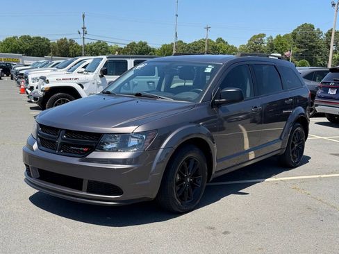 Used 2020 Dodge Journey SE w/ SE Popular Equipment Group FWD image 8