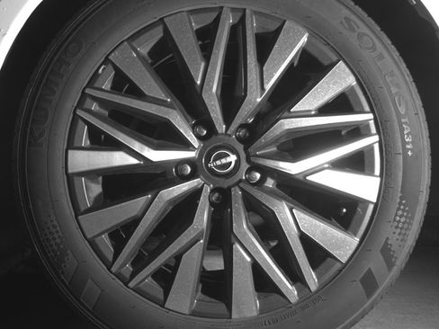 Used 2025 Nissan Altima 2.5 SV FWD image 14
