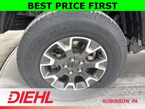 New 2026 Jeep Gladiator Sahara image 8