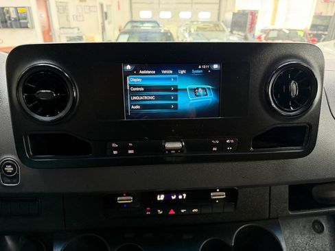 Used 2021 Mercedes-Benz Sprinter 2500 image 20