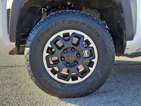 Used 2024 Toyota Tacoma TRD Off-Road image 11