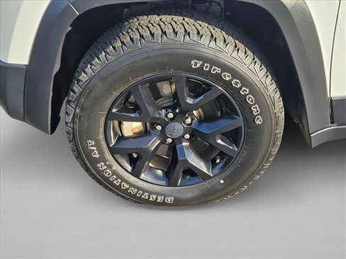 Used 2016 Jeep Cherokee Trailhawk w/ Comfort/Convenience Group image 25