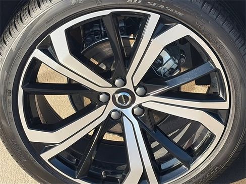 Used 2025 Volvo XC60 B5 Ultra w/ Protection Package Premier image 11