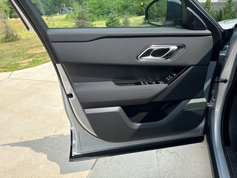 New 2025 Land Rover Range Rover Velar Dynamic SE image 11