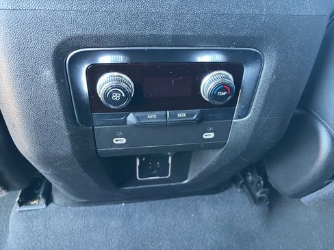 Used 2024 GMC Yukon SLT image 23