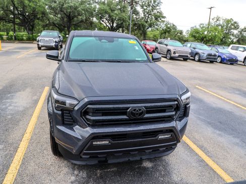 Used 2025 Toyota Tacoma SR5 AWD/4WD image 18