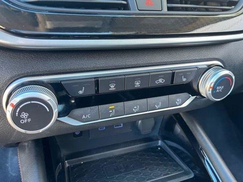 Used 2024 Nissan Altima 2.5 SR w/ SR Premium Package FWD image 19