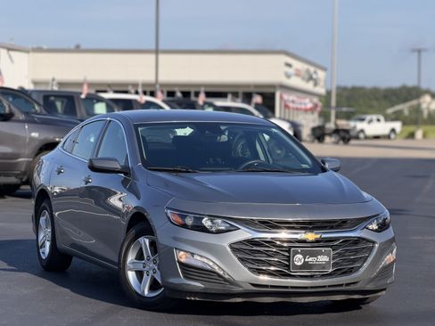 Used 2024 Chevrolet Malibu LT FWD image 3