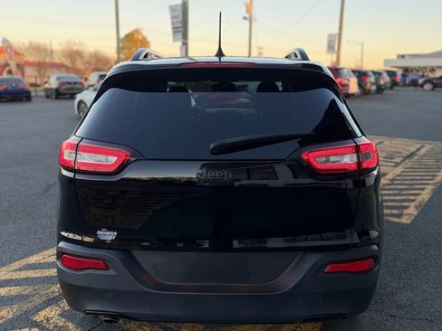 Used 2017 Jeep Cherokee Sport image 5
