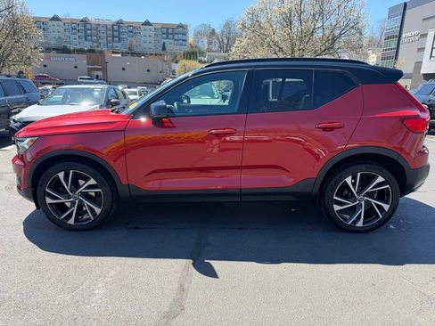 Used 2019 Volvo XC40 T5 R-Design image 3