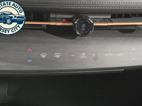 Used 2023 Nissan Ariya AWD image 15