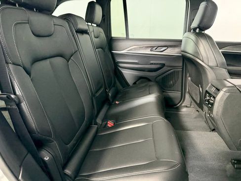 Certified 2025 Jeep Grand Cherokee Limited image 29