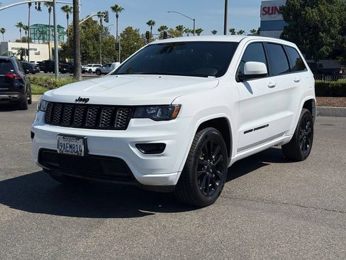 Used 2022 Jeep Grand Cherokee Laredo X AWD/4WD image 9
